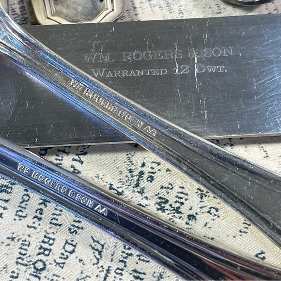 WM Rogers & Son  12  DWT set of 22 Flatware - Picture 6 of 7